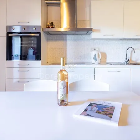 Apartment Secret View - 2 Beds - Wi-fi - Parking - By Coral Porto Cervo